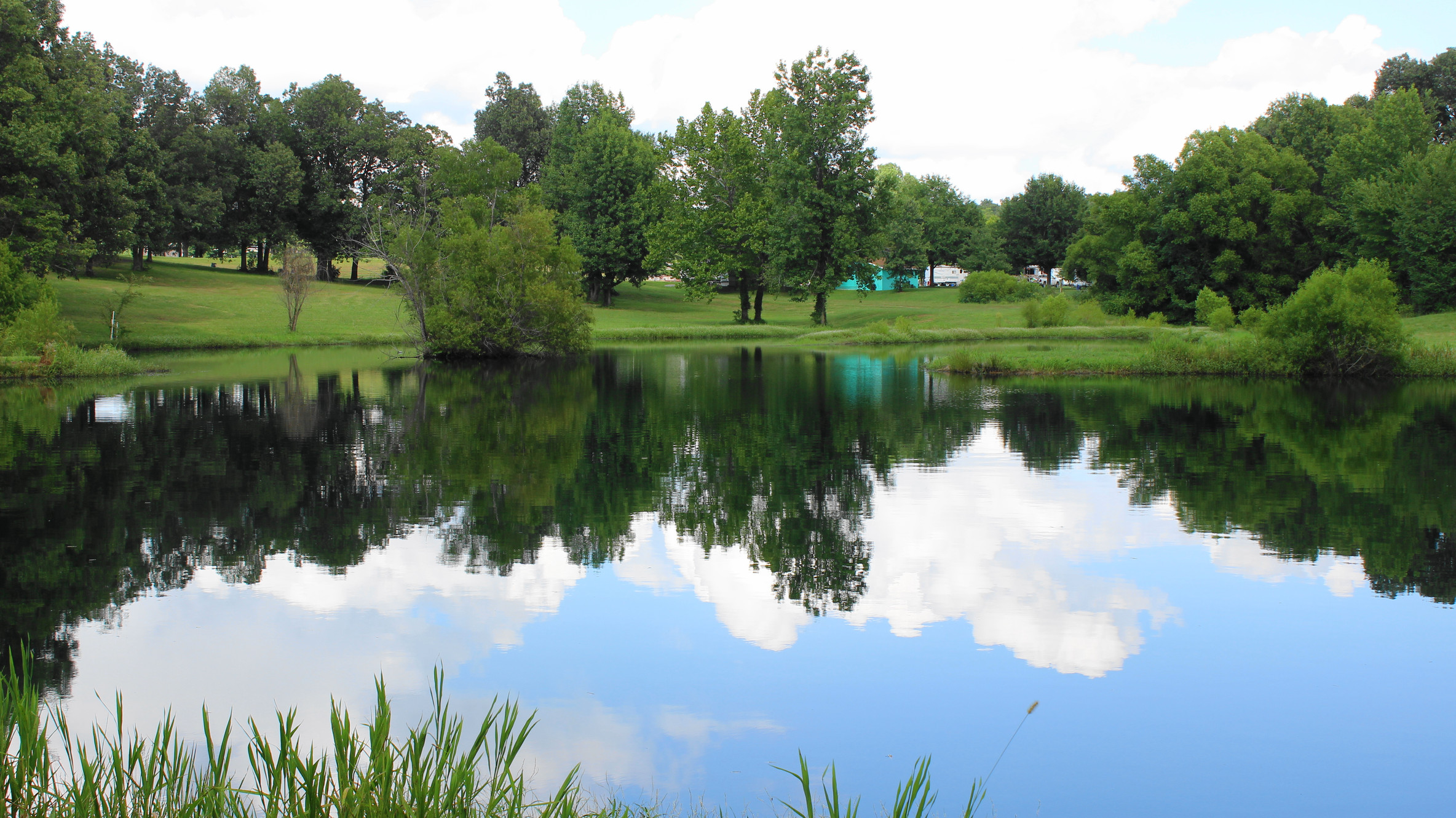 Kentucky Lake Resort and RV Park - Gilbertsville, Kentucky - glamping.directory