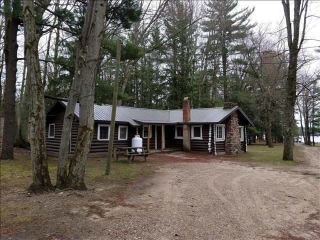 Pine Lake Cabins - Wellston, Michigan - glamping.directory