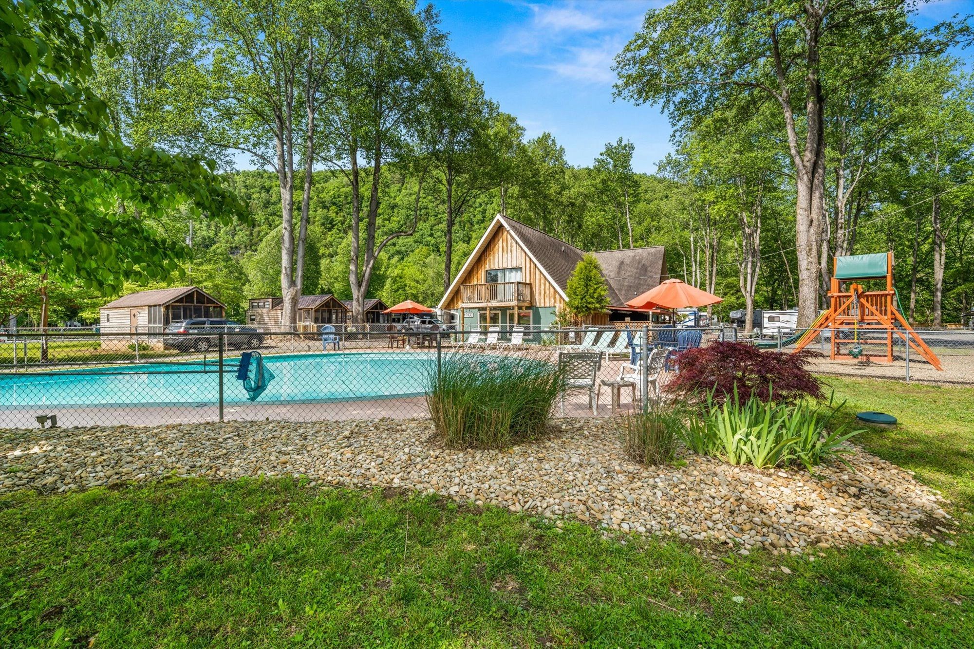 Mountaineer Campground - Townsend, Tennessee - glamping.directory