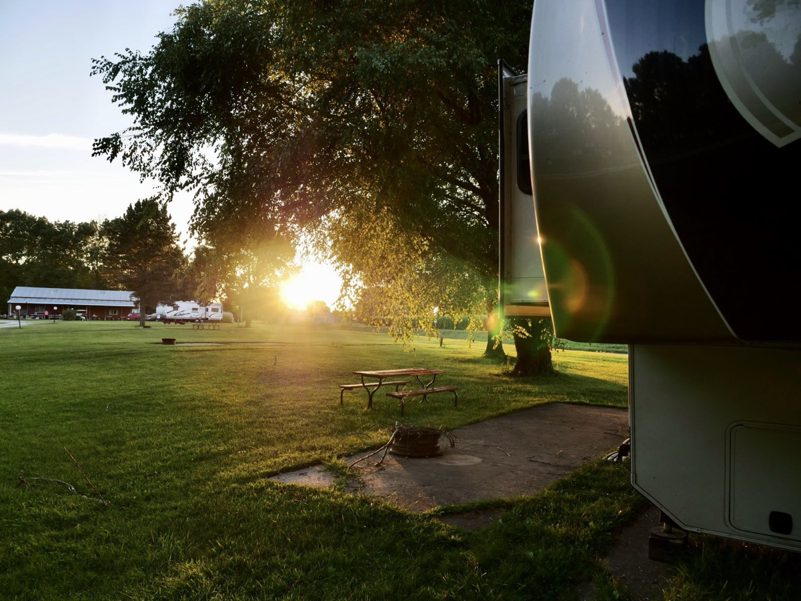 Webb's Valley View Campground - Lewistown, Illinois - glamping.directory
