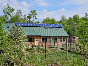 Incredible Guest Suite - Unique Off-Grid Lodging Experience with Sled Dogs in Minnesota - glamping.directory