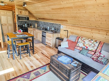 Incredible Guest Suite - Unique Off-Grid Lodging Experience with Sled Dogs in Minnesota - Grand Marais, Minnesota - glamping.directory