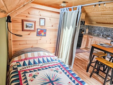 Incredible Guest Suite - Unique Off-Grid Lodging Experience with Sled Dogs in Minnesota - Grand Marais, Minnesota - glamping.directory