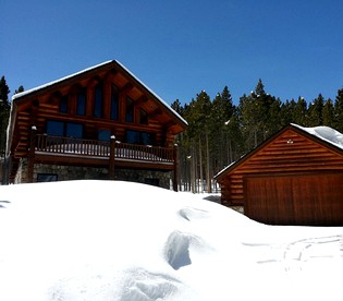 Spacious Cabin Rental on the Breckenridge Ski Resort in Breckenridge, Colorado - glamping.directory