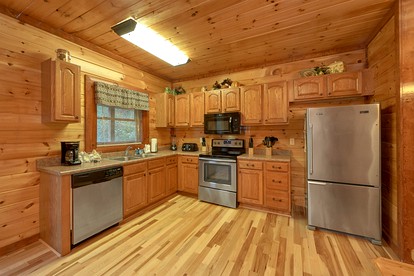 Gorgeous Cosby Cabin with a Pool and Hot Tub - Cosby, Tennessee - glamping.directory