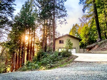 Beautiful Modern Cabin with Wraparound Deck Surrounded by Trees for a Peaceful Escape in Nature near Pioneer, California - glamping.directory