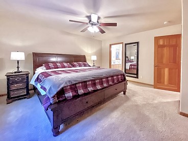 Beautiful Modern Cabin with Wraparound Deck Surrounded by Trees for a Peaceful Escape in Nature near Pioneer, California - Pioneer, California - glamping.directory
