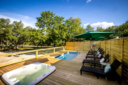 Spacious and Pet Friendly Log Cabin for Sixteen Guests in Fredericksburg, Texas - Fredericksburg, Texas - glamping.directory