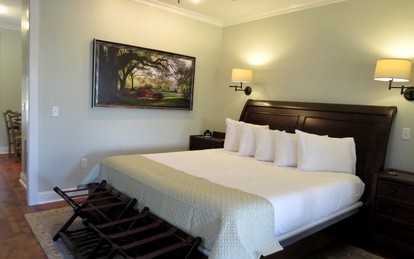 Luxury Handicapped-Accessible Vacation Cottage in St. James Parish, Louisiana - Vacherie, Louisiana - glamping.directory
