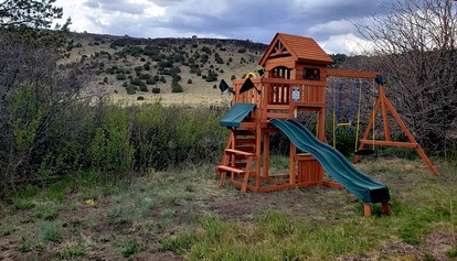 Cozy Cabin Rental with Amazing Mountain View near Gila National Forest, Arizona - Nutrioso, Arizona - glamping.directory