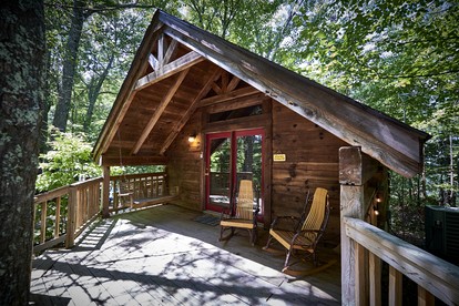 Stunning Cabin Nestled Amidst Trees with Hot-tub in Sevierville, Tennessee - Sevierville, Tennessee - glamping.directory