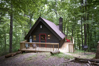 Stunning Cabin Nestled Amidst Trees with Hot-tub in Sevierville, Tennessee - Sevierville, Tennessee - glamping.directory