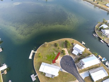Big Family Paradise: Riverfront Getaway for a Relaxing Stay in Wakulla County, FL - Wakulla County, Florida - glamping.directory