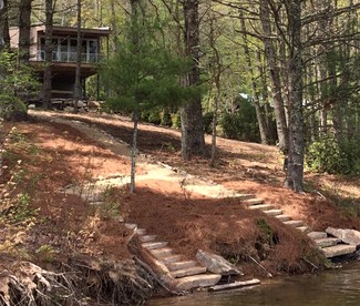Lakefront Vacation Rental with a Private Dock on Lake Glenville, North Carolina - Cullowhee, North Carolina - glamping.directory