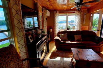 Beautiful Cottage with Lovely Outdoor Living with Views in Maine - Lily Bay Township, Maine - glamping.directory