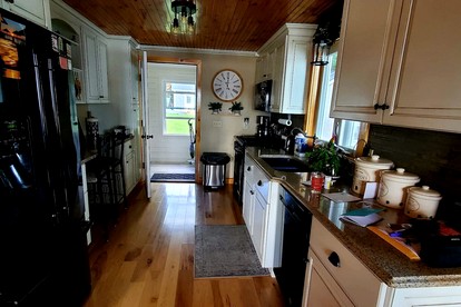 Beautiful Cottage with Lovely Outdoor Living with Views in Maine - Lily Bay Township, Maine - glamping.directory
