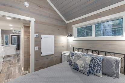 Tranquil Cabin with Fire Pit and Panoramic Lake Views in Tennessee - Tracy City, Tennessee - glamping.directory