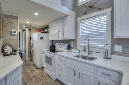 Tranquil Cabin with Fire Pit and Panoramic Lake Views in Tennessee - Tracy City, Tennessee - glamping.directory