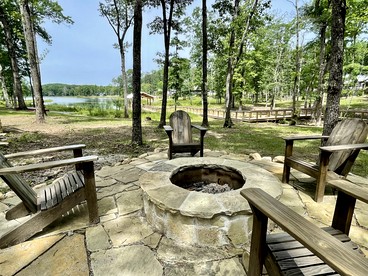 Tranquil Cabin with Fire Pit and Panoramic Lake Views in Tennessee - Tracy City, Tennessee - glamping.directory