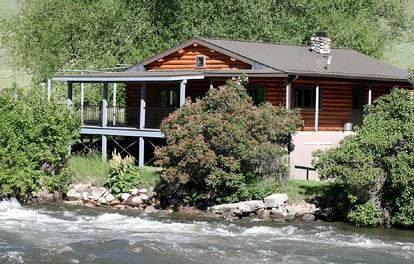 Spacious and Open Cabin Rental on Stillwater River near Billings, Montana - Nye, Montana - glamping.directory