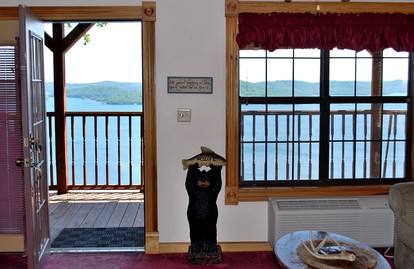 Charming Couples' Suite Rental with Jacuzzi for Getaway to Ozarks near Eureka Springs, Arkansas - Eureka Springs, Arkansas - glamping.directory
