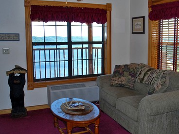 Charming Couples' Suite Rental with Jacuzzi for Getaway to Ozarks near Eureka Springs, Arkansas - Eureka Springs, Arkansas - glamping.directory