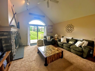 Gorgeous Cabin Rental with Mountain Views Perfect for New Hampshire Glamping - Carroll, New Hampshire - glamping.directory