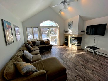 Gorgeous Cabin Rental with Mountain Views Perfect for New Hampshire Glamping - Carroll, New Hampshire - glamping.directory