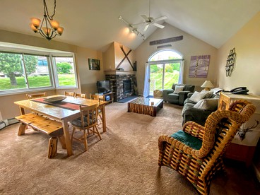Gorgeous Cabin Rental with Mountain Views Perfect for New Hampshire Glamping - Carroll, New Hampshire - glamping.directory