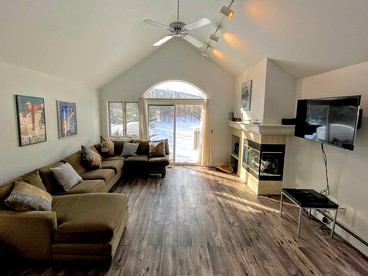 Gorgeous Cabin Rental with Mountain Views Perfect for New Hampshire Glamping - Carroll, New Hampshire - glamping.directory