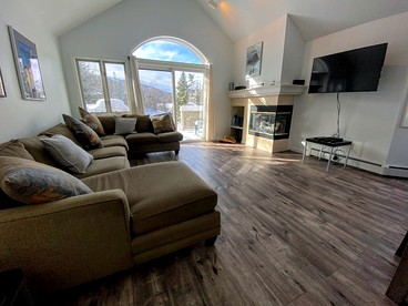 Gorgeous Cabin Rental with Mountain Views Perfect for New Hampshire Glamping - Carroll, New Hampshire - glamping.directory