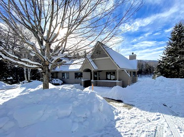 Gorgeous Cabin Rental with Mountain Views Perfect for New Hampshire Glamping - Carroll, New Hampshire - glamping.directory