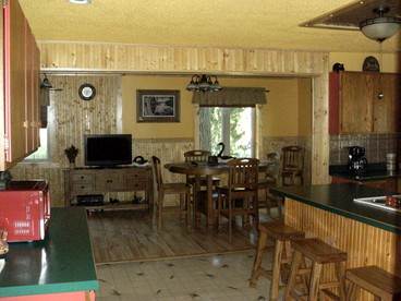 Delightful Riverfront Cabin Rental in Chippewa County near Eau Claire, Wisconsin - Bruce, Wisconsin - glamping.directory