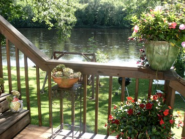 Delightful Riverfront Cabin Rental in Chippewa County near Eau Claire, Wisconsin - Bruce, Wisconsin - glamping.directory
