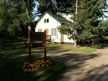 Delightful Riverfront Cabin Rental in Chippewa County near Eau Claire, Wisconsin - glamping.directory