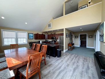 Modern Group Retreat with 2 Kitchens, Hot Tubs & Game Rooms near Downtown North Conway, NH - North Conway, New Hampshire - glamping.directory