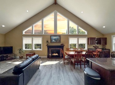 Modern Group Retreat with 2 Kitchens, Hot Tubs & Game Rooms near Downtown North Conway, NH - North Conway, New Hampshire - glamping.directory