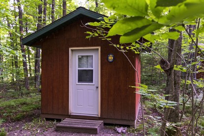 Peaceful Cabin with Comfortable Bunk Beds Nestled in the Trees near White Lake, Wisconsin - White Lake, Wisconsin - glamping.directory
