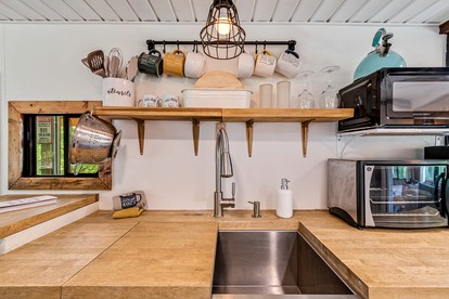 Gorgeous Caravan Glamping Escape for Four in Dover, Ohio - Dover, Ohio - glamping.directory