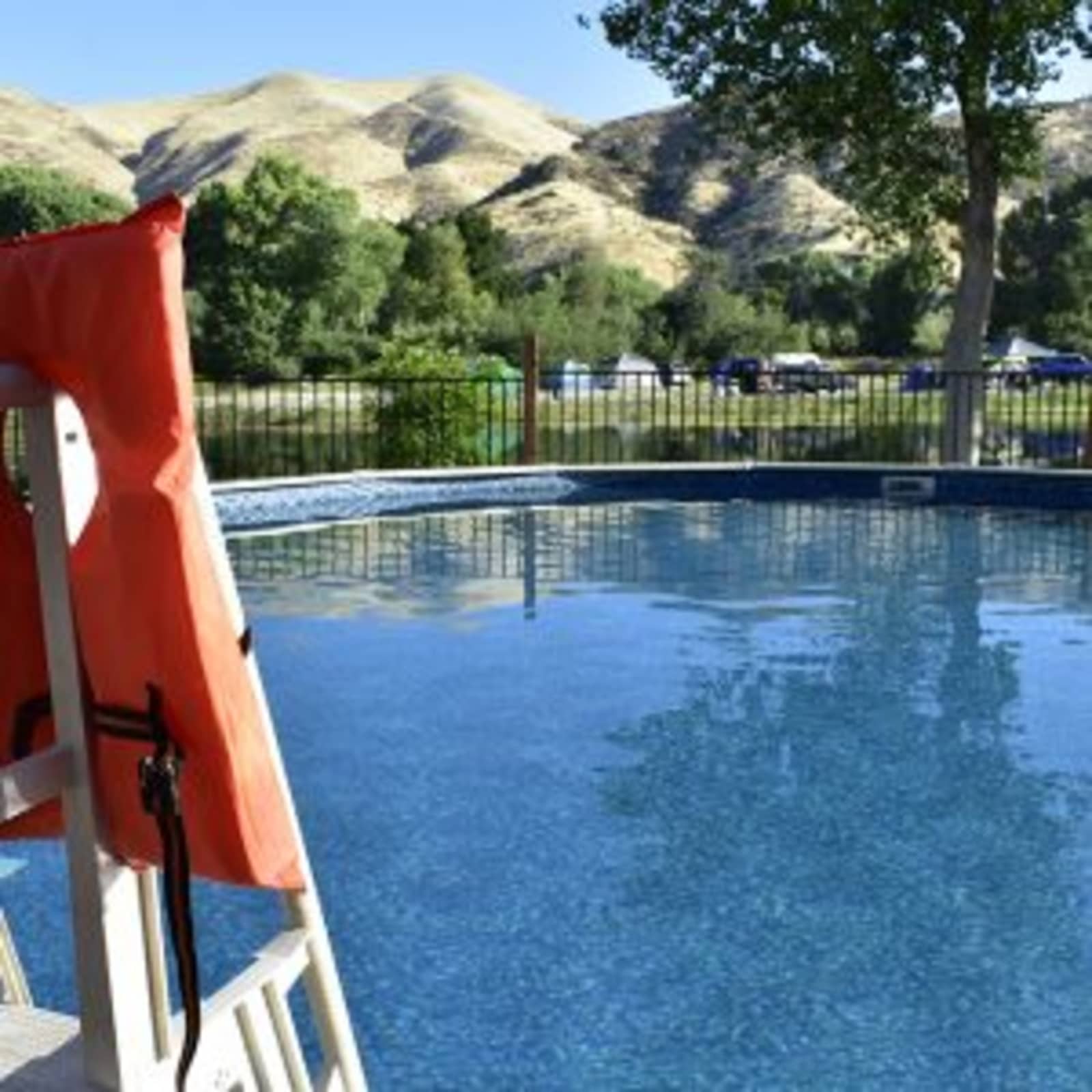Cali Lake RV Resort - Santa Clarita, California - glamping.directory