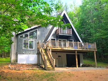Dog-Friendly Chalet Rental near Whiteface Mountain and Lake Placid, New York - glamping.directory