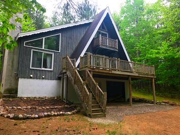 Dog-Friendly Chalet Rental near Whiteface Mountain and Lake Placid, New York - Jay, New York - glamping.directory