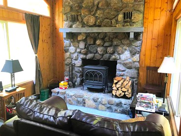 Dog-Friendly Chalet Rental near Whiteface Mountain and Lake Placid, New York - Jay, New York - glamping.directory