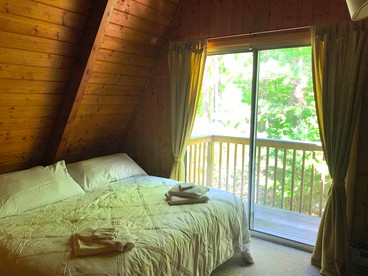 Dog-Friendly Chalet Rental near Whiteface Mountain and Lake Placid, New York - Jay, New York - glamping.directory