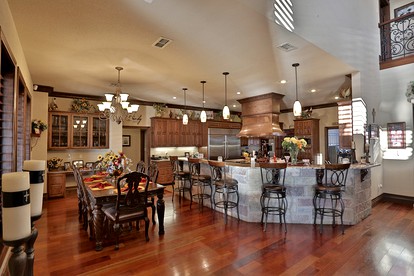 Luxurious Villa Rental for a Group Getaway near Abilene, Texas - Lawn, Texas - glamping.directory