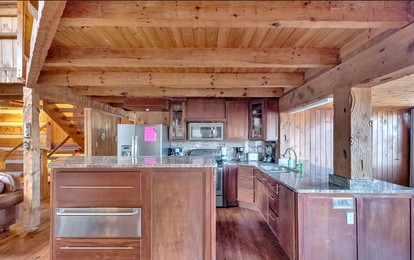 Spacious Luxury Log Cabin with Game Room & Panoramic Mountain Views near Pigeon Forge, Tennessee - Sevierville, Tennessee - glamping.directory