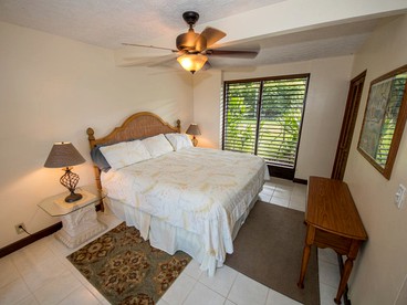 Stunning Beachfront Getaway with a Hot Tub in Captain Cook, Hawaii - Captain Cook, Hawaii - glamping.directory