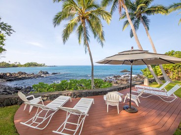 Stunning Beachfront Getaway with a Hot Tub in Captain Cook, Hawaii - Captain Cook, Hawaii - glamping.directory