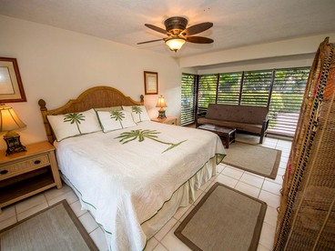 Stunning Beachfront Getaway with a Hot Tub in Captain Cook, Hawaii - Captain Cook, Hawaii - glamping.directory