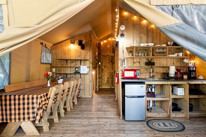 Luxury Glamping Safari Tent on Mount Desert Island, Perfect for a Weekend Getaway - Bar Harbor, Maine - glamping.directory